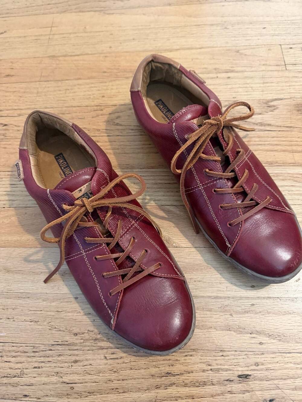 Pikolinos San Telmo Leather Lace-Up Sneakers in Burgundy